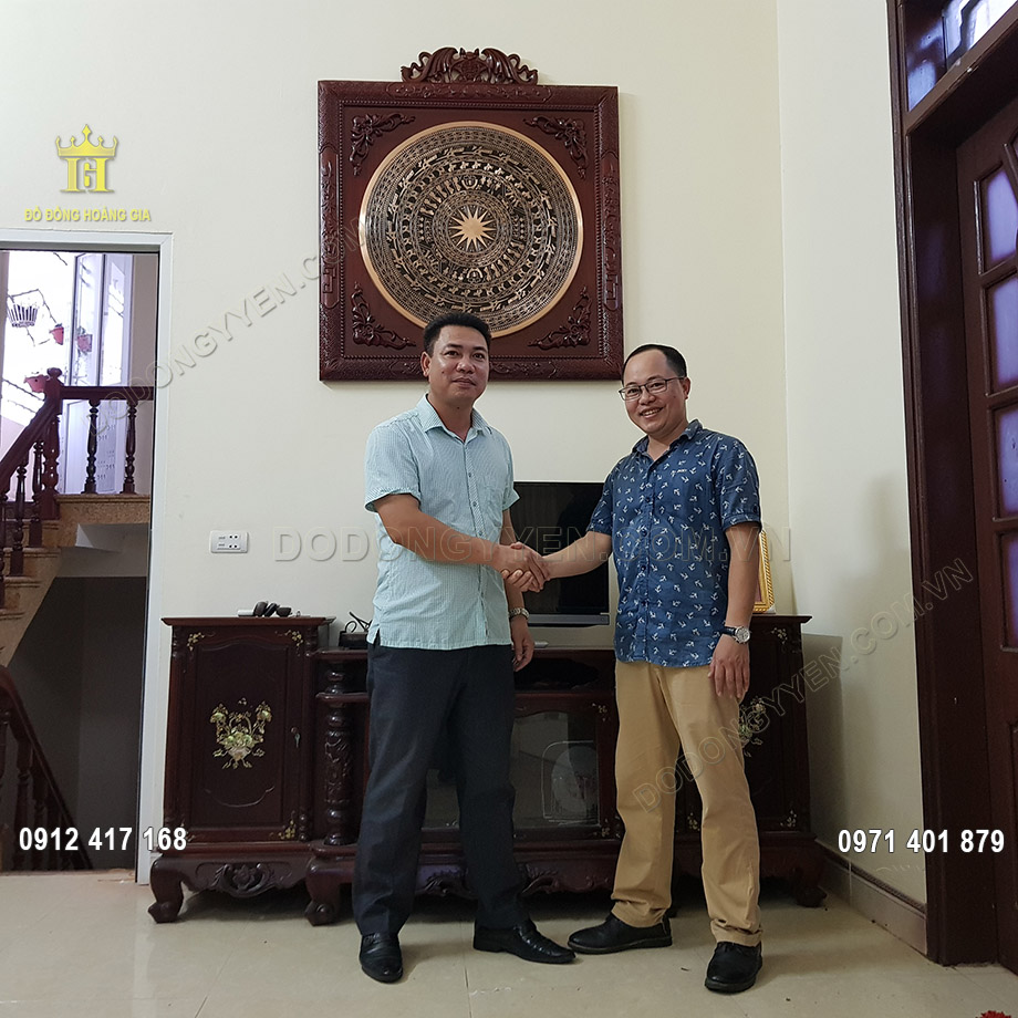 Tranh Mặt Trống Đ&uacute;c Đồng Đỏ Gỗ Hương 80Cm